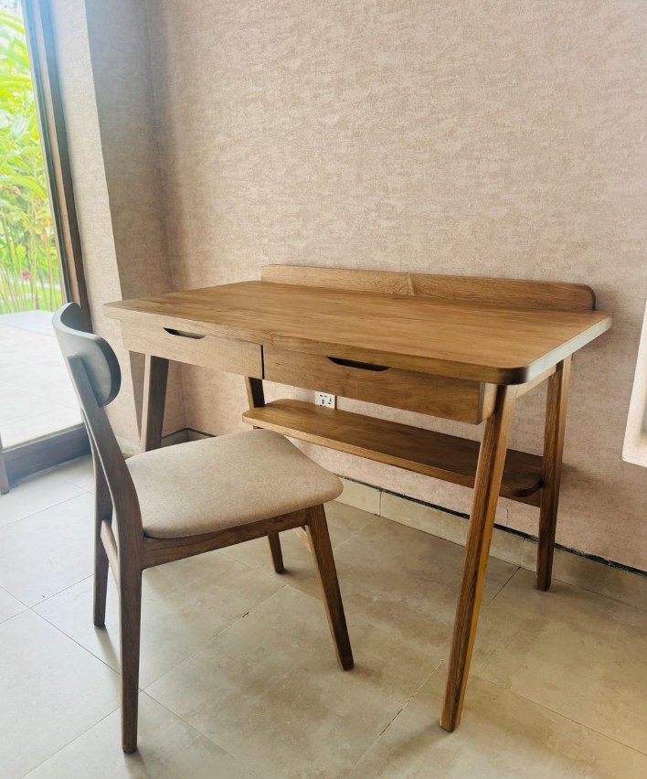 Study Desk & Chair thumbnail 3