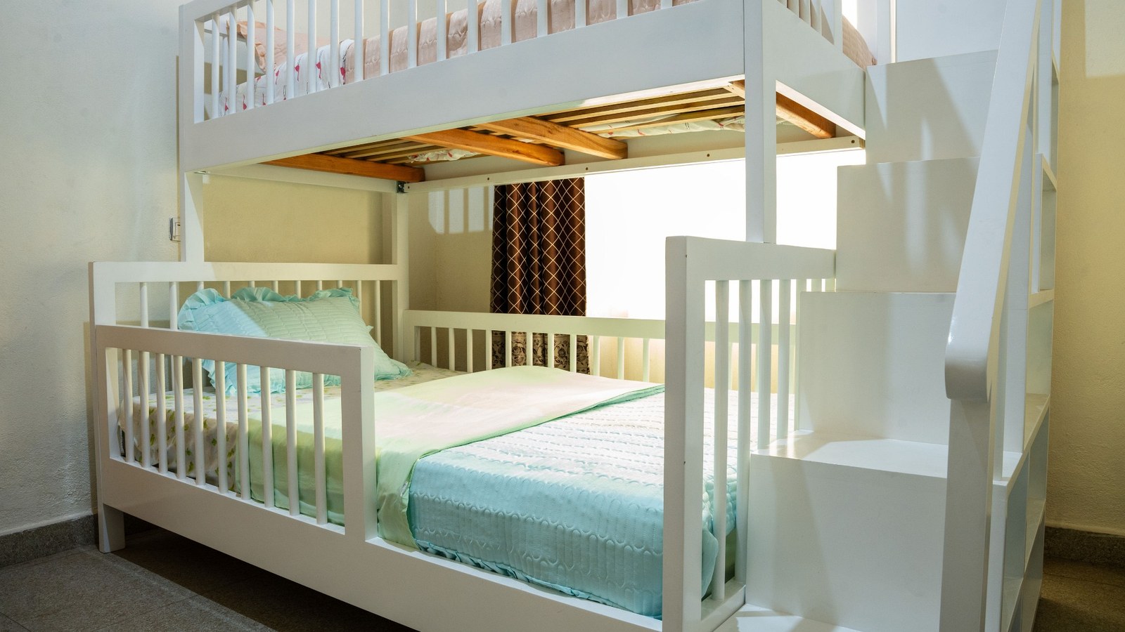 Bunk Bed thumbnail 2
