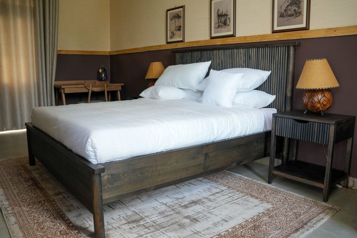 Ribbed-Headboard Bedroom Set